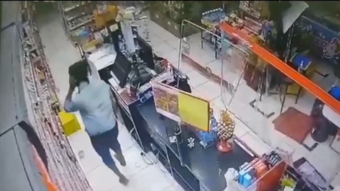 Ritual Aneh Pembobol Minimarket, Jalan Mundur!