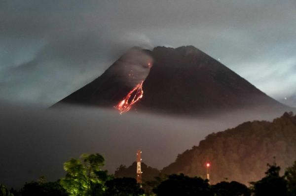 Pagi Ini, Tiga Kali Merapi Luncurkan Awan Panas