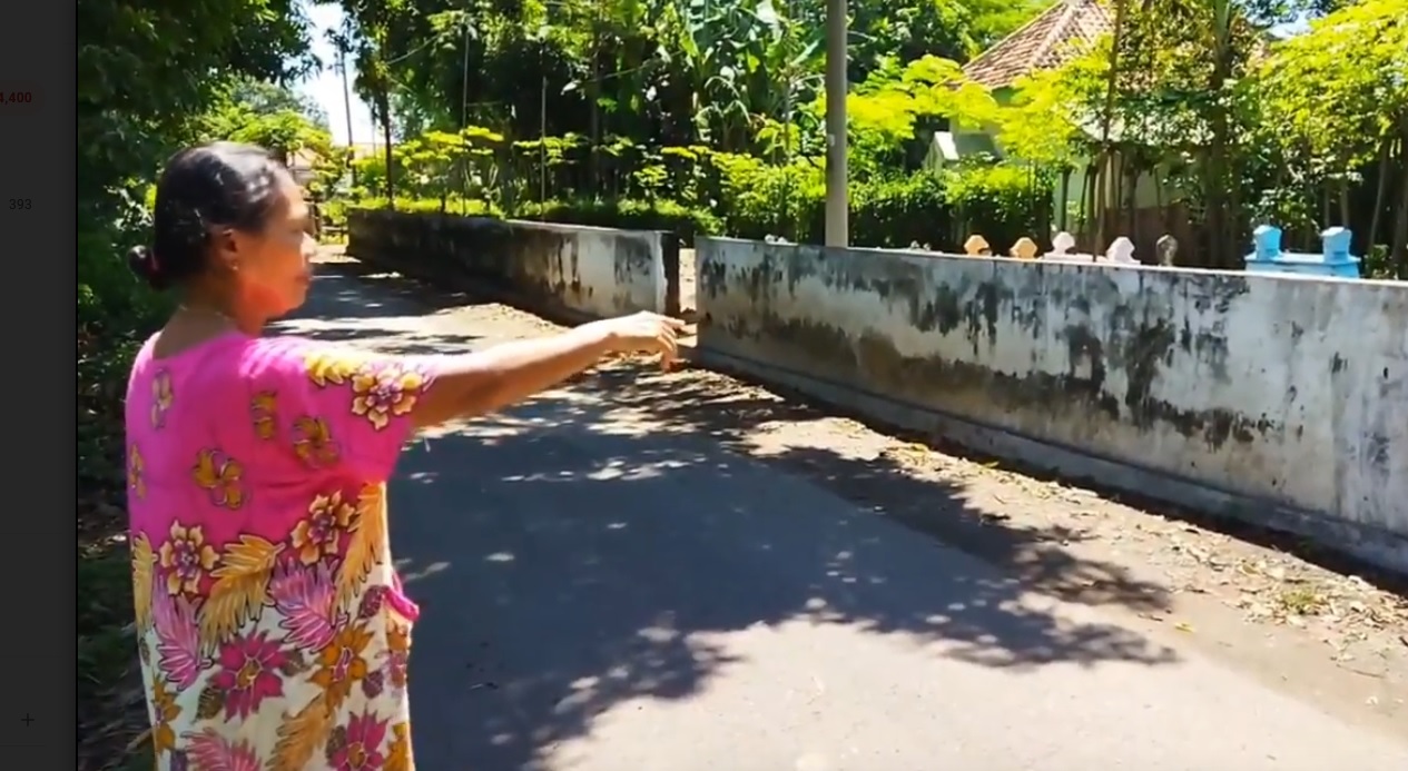 Suhaimi menunjukkan lokasi sapinya yang hilang dicuri. (metrotv)