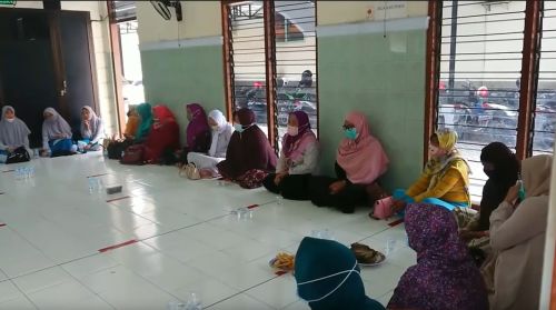 Majelis Taklim Sinau Agama yang dibentuk para ODHA  semakin giat di bulan ramadan. (metroTV)