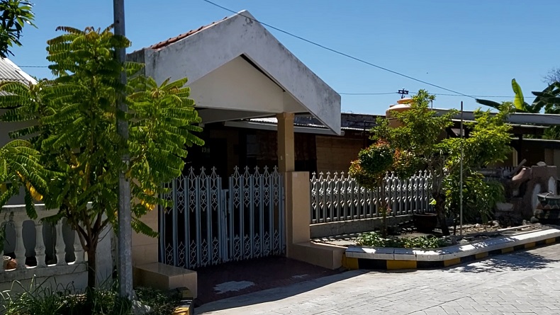 Suasana rumah Letkol Laut (P) Heri Oktavian  Jalan Sahempa Nomor 19 RT 2 RW 4 Kelurahan Sukolilo Baru, Kecamatan Bulak, Surabaya nampak sepi (Foto / Istimewa)