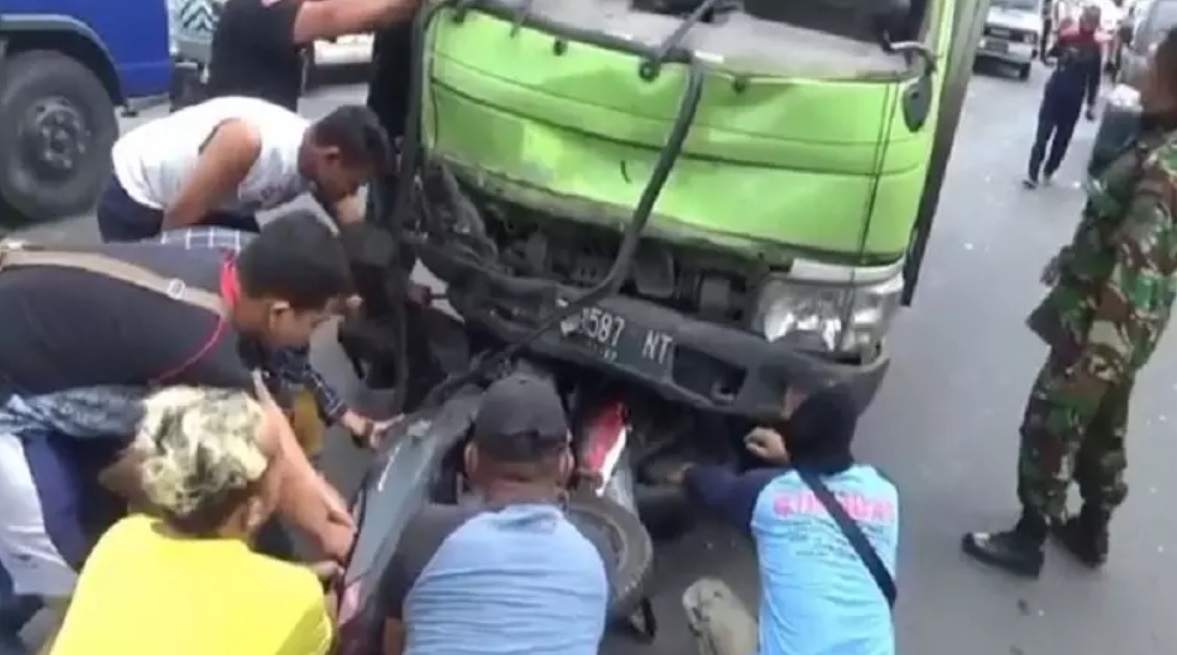 Dihantam Truk Boks, Dua Pemotor Madiun Tewas