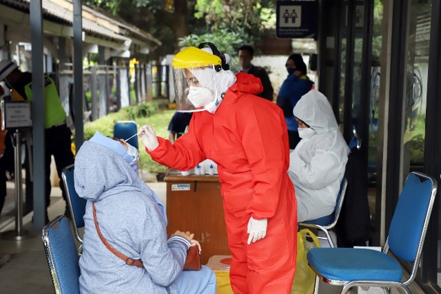  Layanan pemeriksaan rapid test antigen di stasiun kereta.  (Foto:KAI)