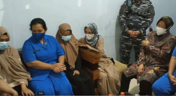 Mensos Risma Kuatkan Hati Istri Para Prajurit KRI Nanggala 402