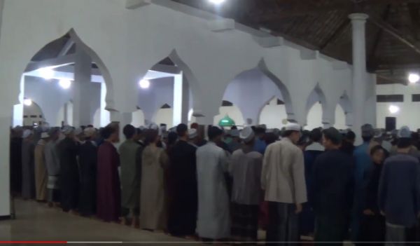 Sholat Tarawih 8 Jam di Ponpes Temboro Magetan, Baca 30 Juz Alquran!