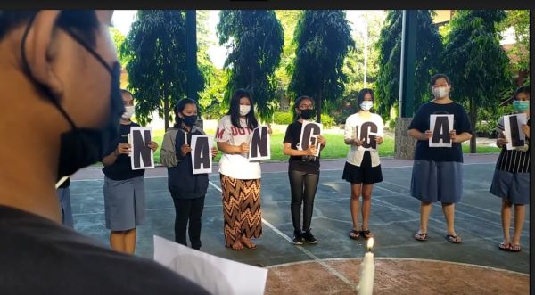 Doa Siswa SMA Katolik Mandala untuk Awak Nanggala 402