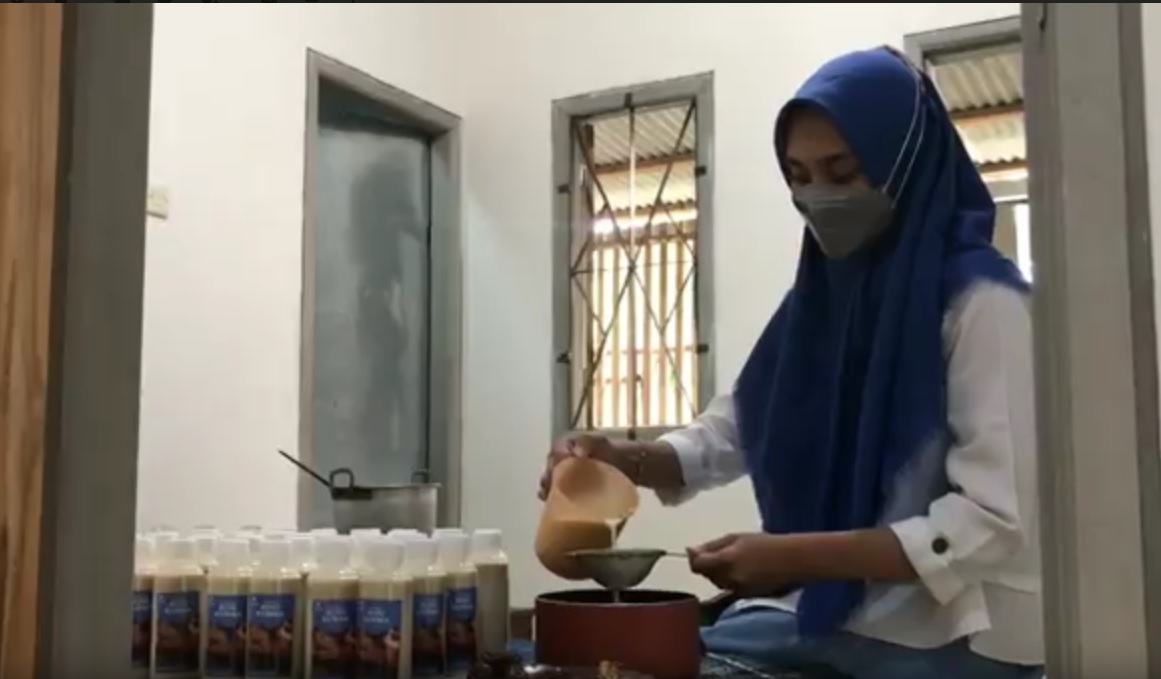 Ninda Alivia membuat olahan susu kurma selama bulan ramadan. (metrotv)