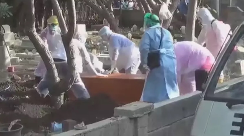 Petugas pemulasaran jenazah covid-19 butuh insentif (Foto / Metro TV)