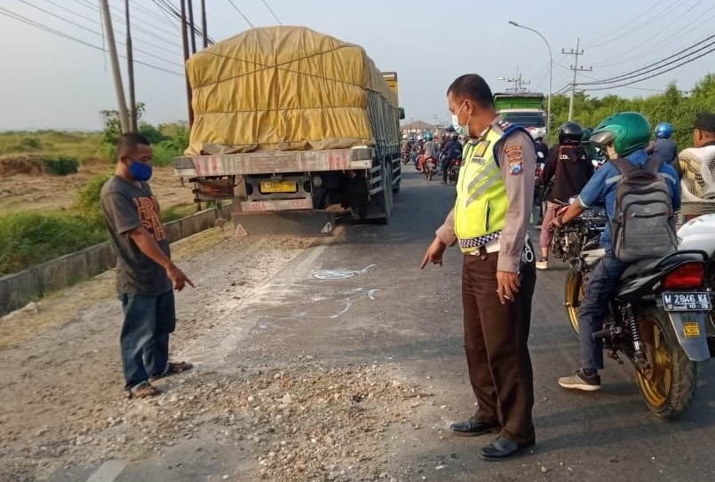 Tabrak Truk Parkir, Pasutri Asal Bungah Gresik Tewas