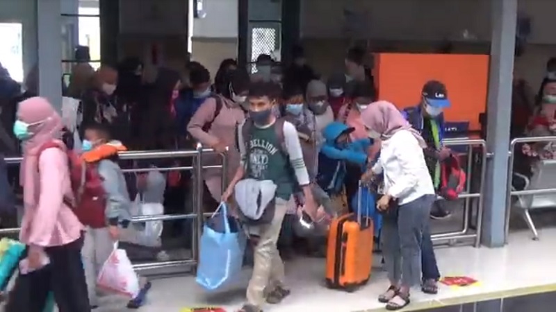 Kondisi stasiun Jember yang dipadati pemudik untuk sejumlah daerah di Jatim (Foto / Metro TV)