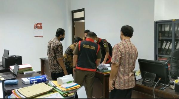Kejaksaan Geledah Kantor Bapenda Pemkab Madiun
