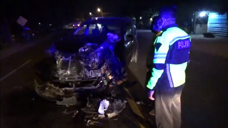 Minibus Hancur Tabrak Truk di Jombang, Ini Kronologisnya