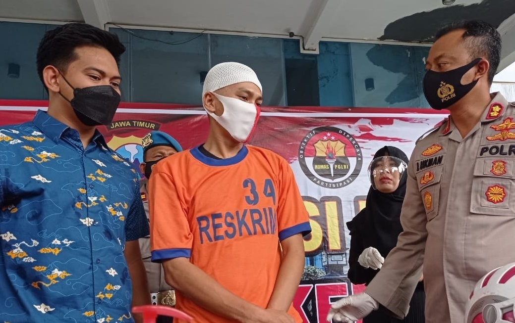 Givan ditangkap usai membunuh Asrokah lantaran merasa tersinggung oleh perkataan korban (Foto / Metro TV)