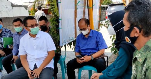  Gubernur NTB Zulkieflimansyah mendatangi keluarga awak KRI Nanggala 402, Sertu Achmad Faisal di Sidoarjo (Foto / Metro TV)