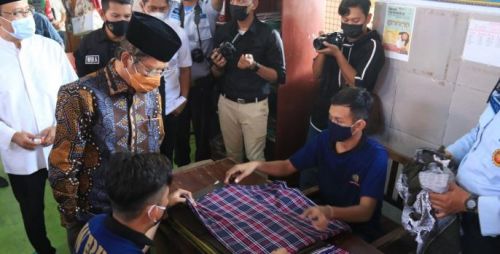 Menkopolhukam Mahfud MD saat mengunjung Lapas Kelas II B Kota Pasuruan. (metrotv)