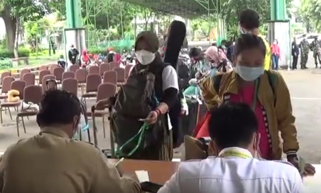 Tiba di Bandara Juanda, 4 Pekerja Migran Positif Covid-19