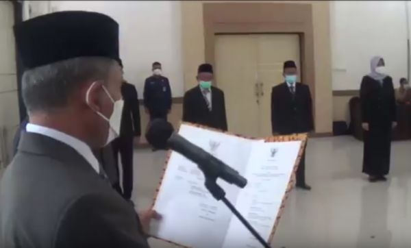 Lurah Jombang Minta Parcel Akhirnya Dicopot
