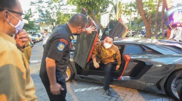 Jajal Lamborghini Bareng Crazy Rich Surabaya, Begini Reaksi Walikota Surabaya