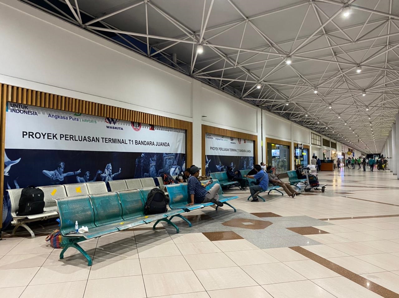 Suasana di terminal 1 Bandara Internasional Juanda, Selasa malam (4/5/2021)
