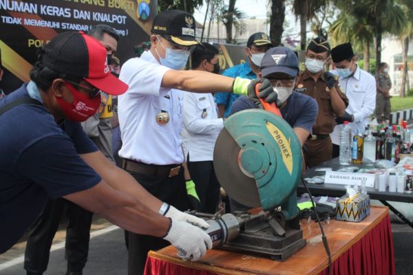 Polres Blitar Musnahkan Ribuan Miras dan Knalpot Brong