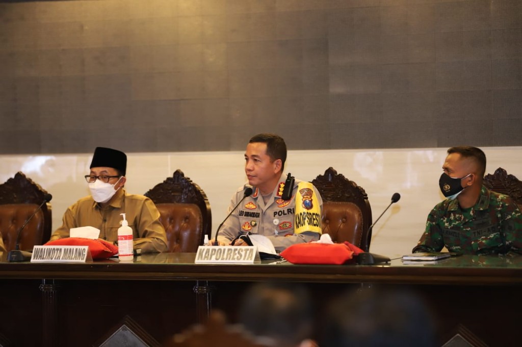 Wali Kota Malang, Sutiaji, bersama Kapolresta Malang Kota, Kombes Leonardus Simarmata.. Foto: Medcom.id/Daviq Umar Al Faruq