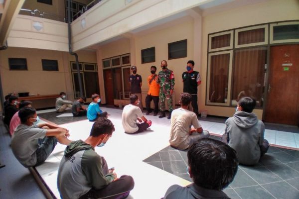 12 Pelajar Sumbar Terlantar di Pelabuhan Jangkar