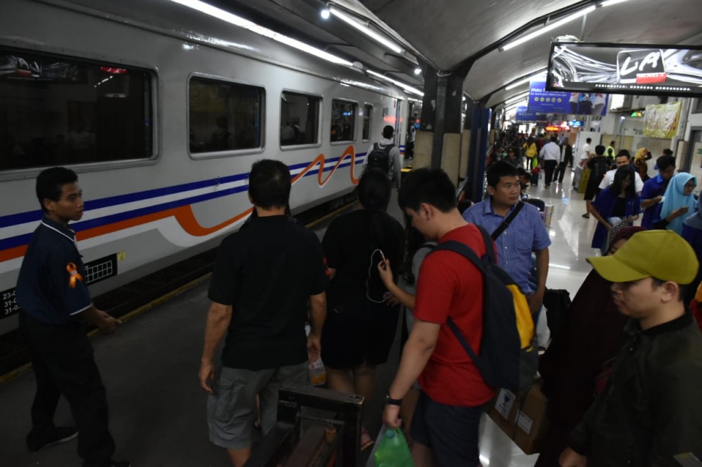 Stasiun Malang Tolak Ratusan Penumpang