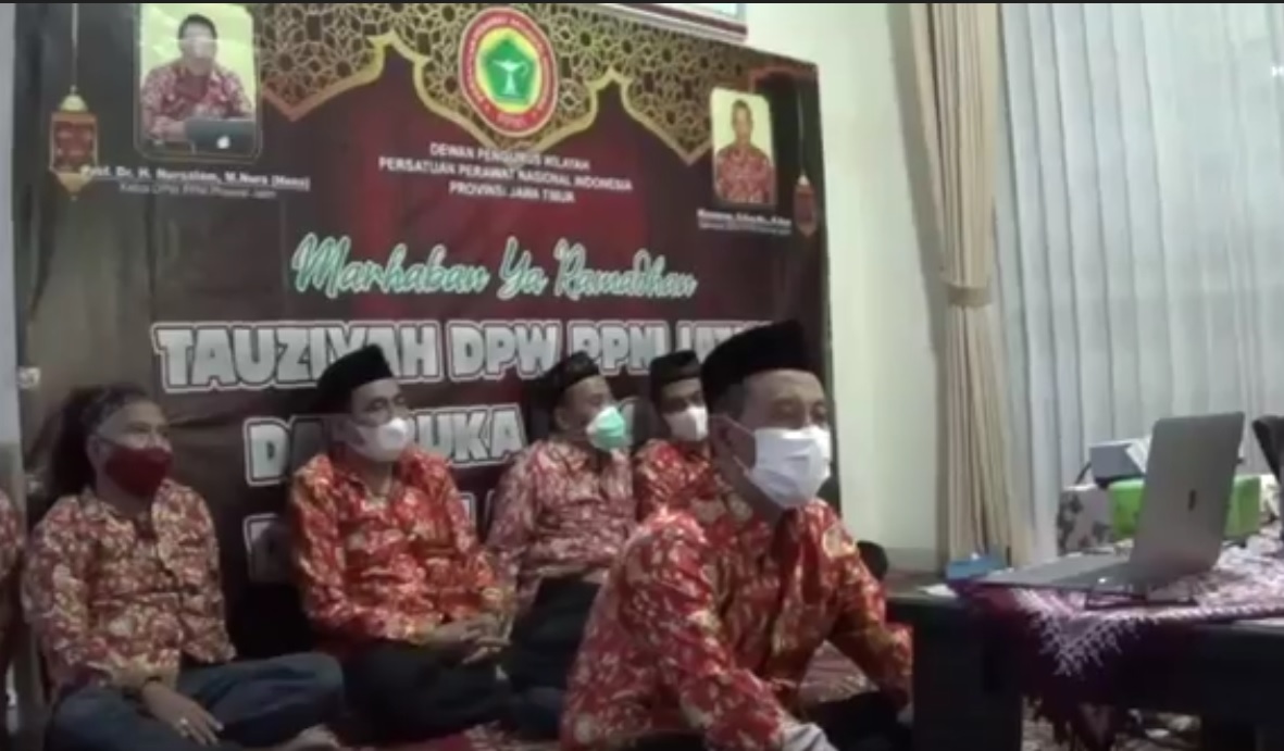 DPW PPNI Jawa Timur saat mengelar kegiatan tauziah ramadan secara virtual. (metrotv)