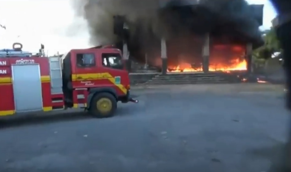 Bengkel Mobil di Pasuruan Ludes Terbakar