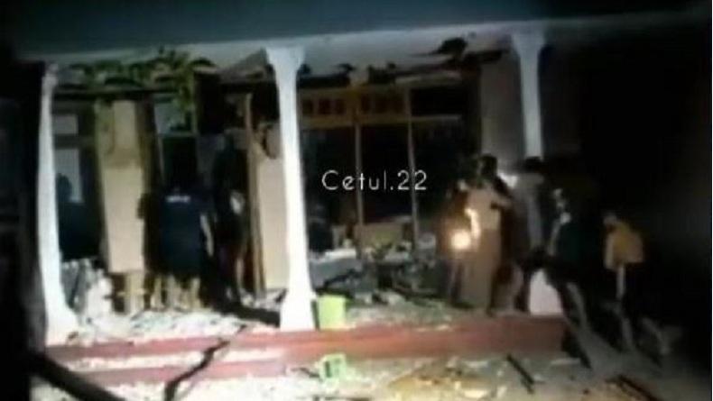 Tangkapan layar ledakan petasan di Kediri yang menewaskan satu orang dan menyebabkan rumah hancur (Foto / Istimewa)