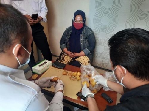 Penyelundupan sabu dalam tahu goreng digagalkan petugas lapas Probolinggo (Foto / Metro TV)