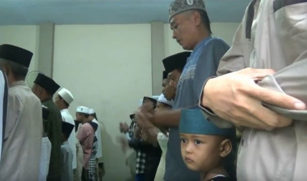 Beda Sehari, Jemaah Aboge Probolinggo Sholat Id Hari Ini