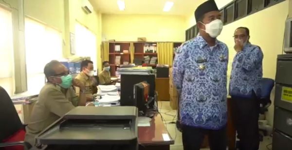 Hari Pertama Masuk Kerja, ASN Sumenep Lupa Seragam