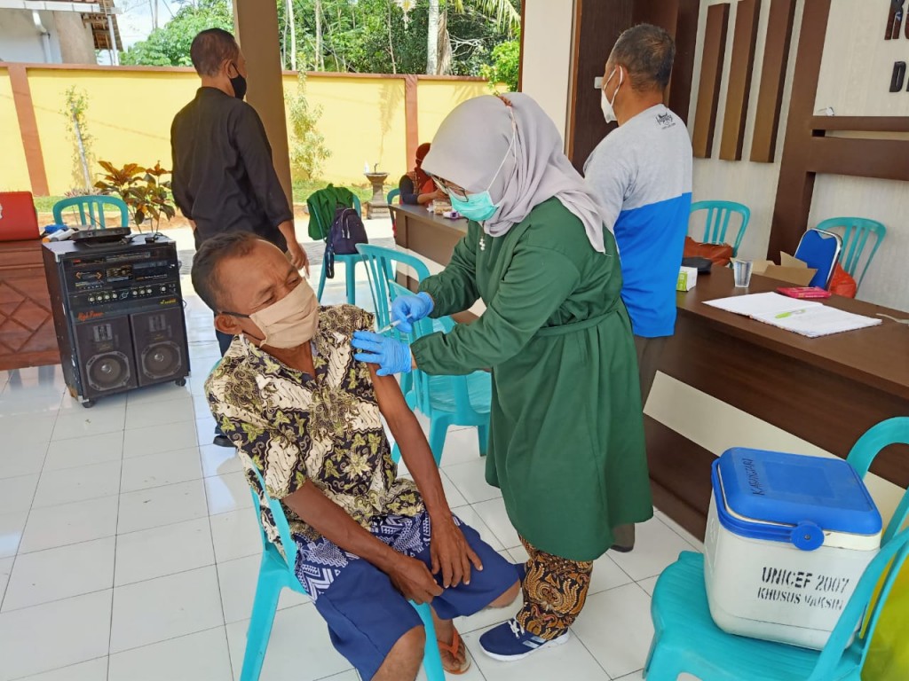 Jalannya vaksinasi lansia di Banyuwangi, Jawa Timur. Dokumentasi/ Humas Pemkab Banyuwangi