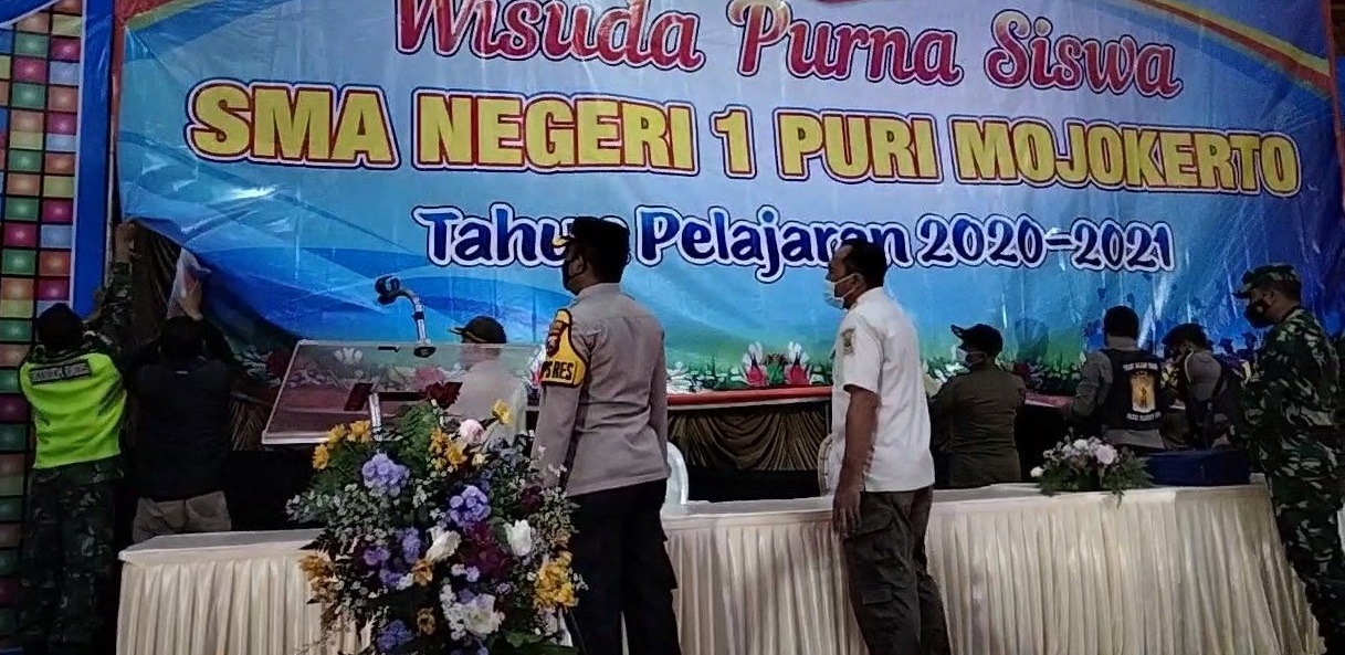 Berkerumun, 2 Kegiatan Wisuda di Mojokerto Dibubarkan