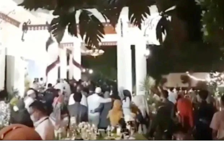 Tangkapan layar video pesta ulang tahun Gubernur Jatim Khofifah Indar Parawansa yang heboh di medsos. (ist)