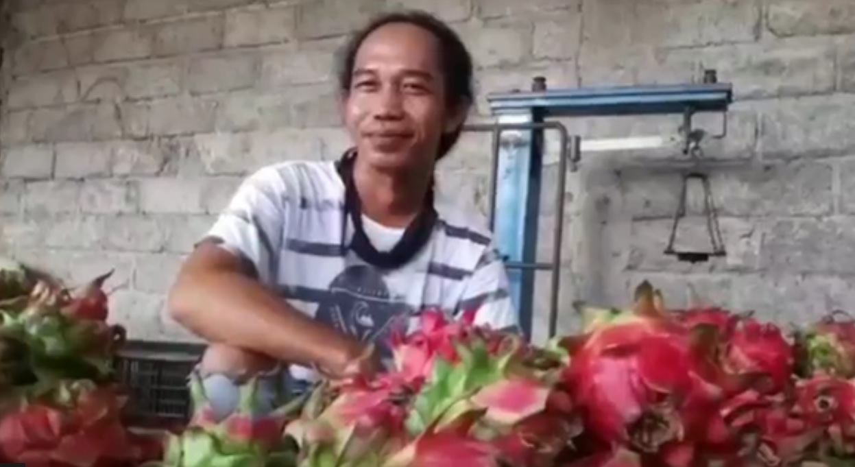 Sering Diajak Selfie, Petani Banyuwangi Ini Mirip Jokowi