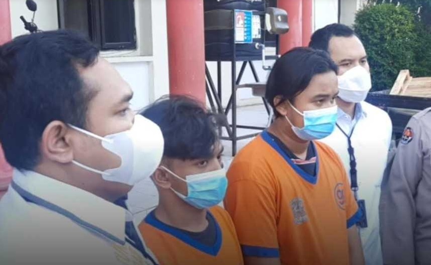 Pelaku pengeroyokan dua pelajar di Surabaya ditangkap (Foto / Metro TV)