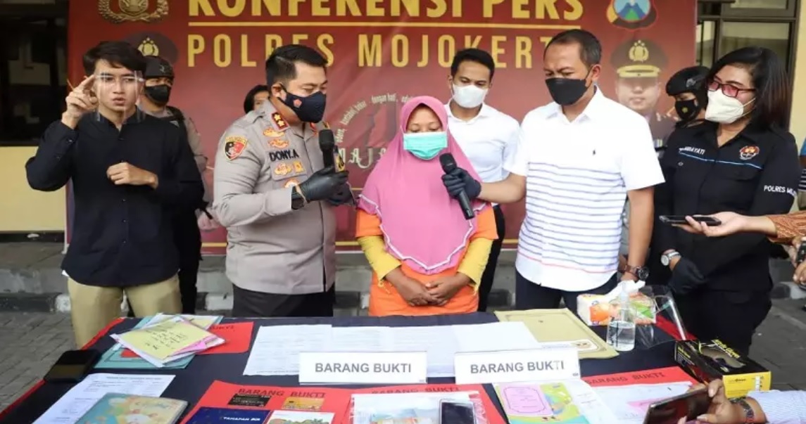 Mia ditangkap setelah ditetapkan DPO kasus penggelapan dana arisan (Foto / Metro TV)