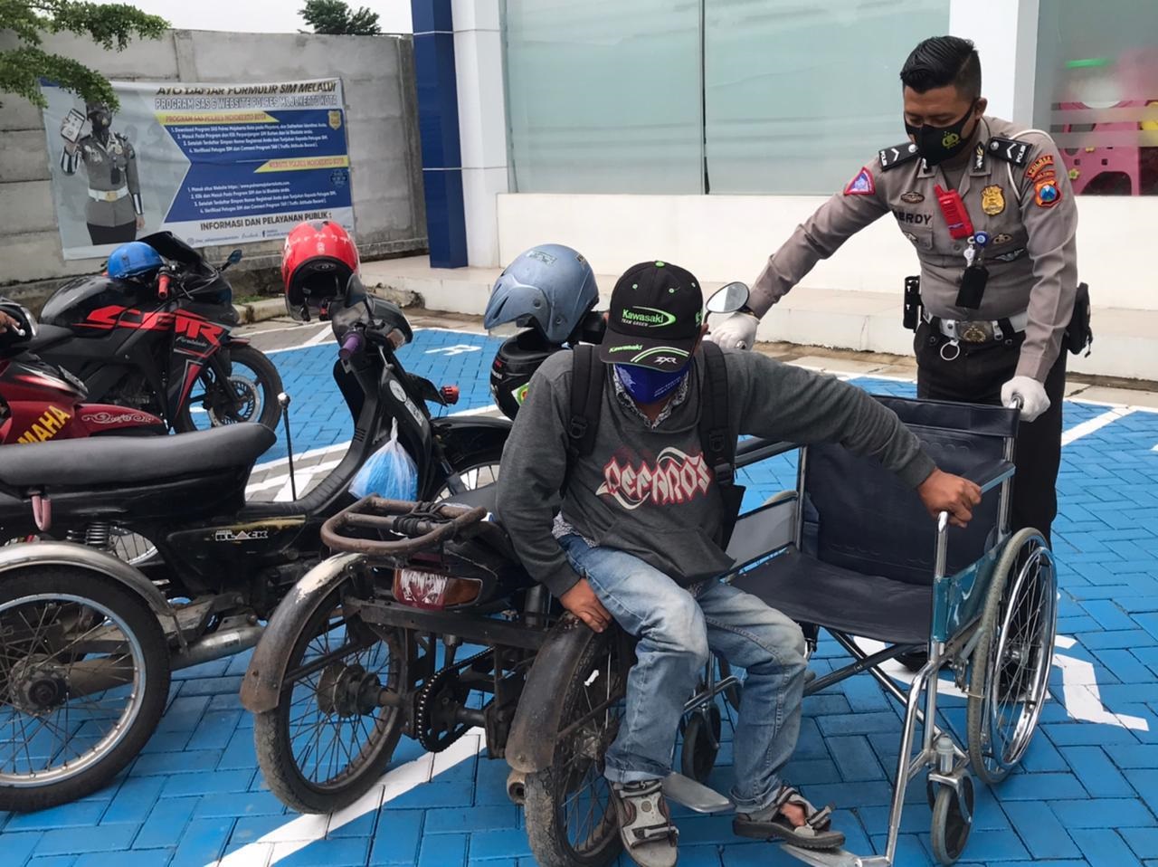 Polda Jatim memberikan pelayanan khusus baik sarana dan prasarana pelayanan publik bagi kaum disabilitas di Jawa Timur.