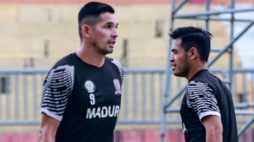 Novan Setya dan Silvio Escobar saat mengikuti latihan perdana di Madura United (Foto / Istimewa)