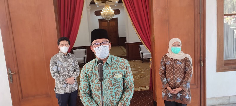 Gubernur Jabar Ridwan Kamil saat berkunjung ke Surabaya menemui Gubernur Jatim Khofifah Indar Parawansa. (Medcom.id/Amal)