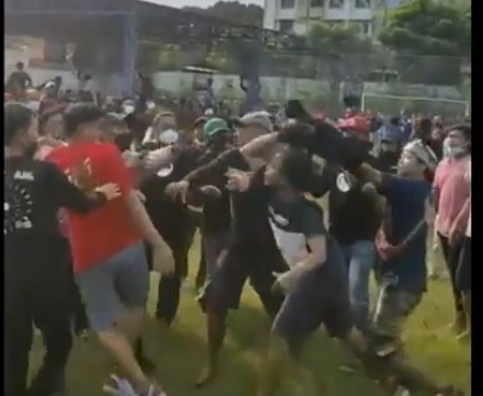 Aksi baku hantam terjadi di arena Lomba Kicau Burung Piala Walikota Malang. (metrotv)