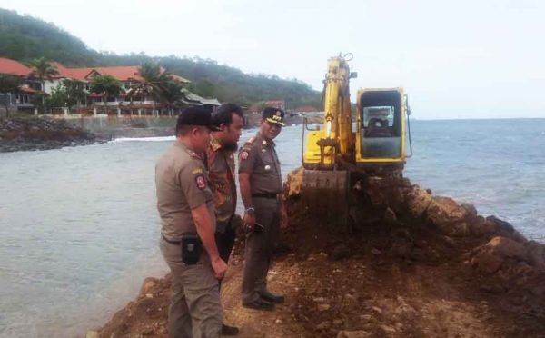 Ancam Ekosistem Laut, Reklamasi Pantai Watu Dodol Banyuwangi Disoal