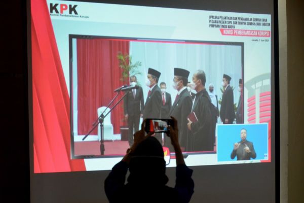 Disumpah, 1.271 Pegawai KPK Resmi Jadi ASN