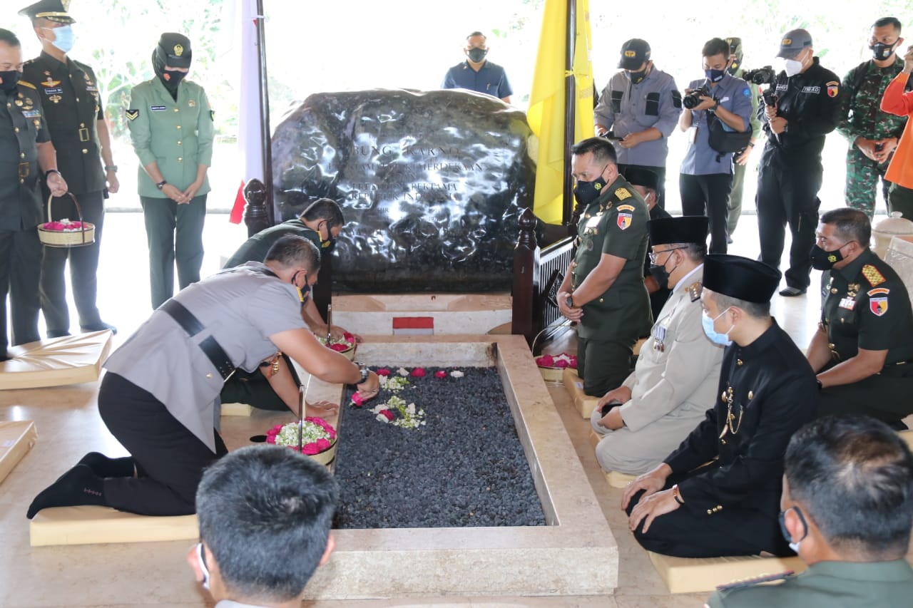 Tabur Bunga di Makam Bung Karno, Pangdam: Pancasila Perekat Bangsa