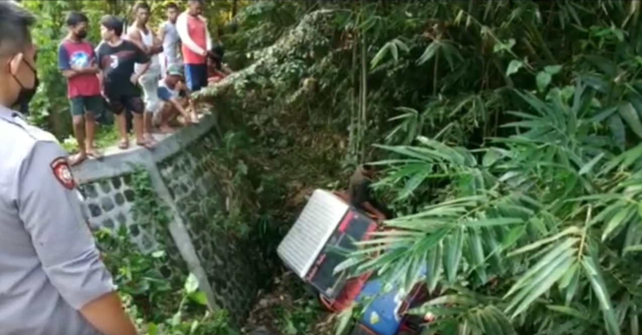 Jeep Offroad Terperosok Jurang di Blitar, Sopir Tewas