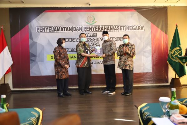 Kejati Jatim Serahkan Tiga Aset Pemkot Surabaya Senilai Rp80 M