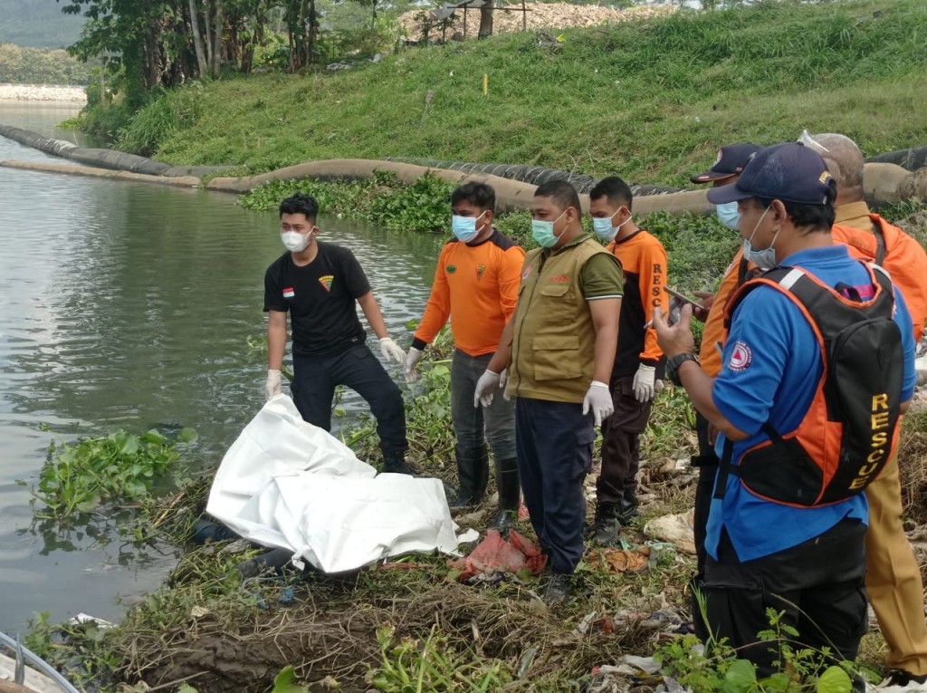 Penemuan jasad di Bendungan Sengguruh, Kepanjen, Kabupaten Malang, Jawa Timur, Senin, 7 Juni 2021. 