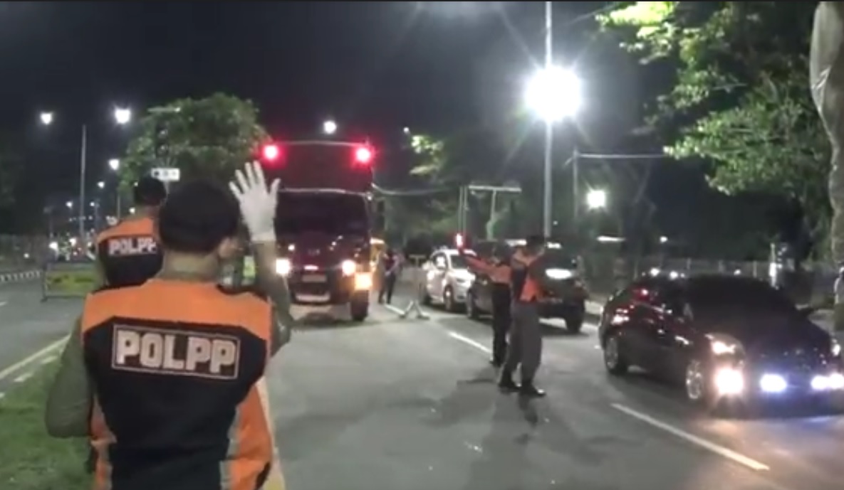 Operasi penyekatan di Jembatan Suramadu masih dilakukan hingga Senin malam, 7 Juni 2021. (metrotv)